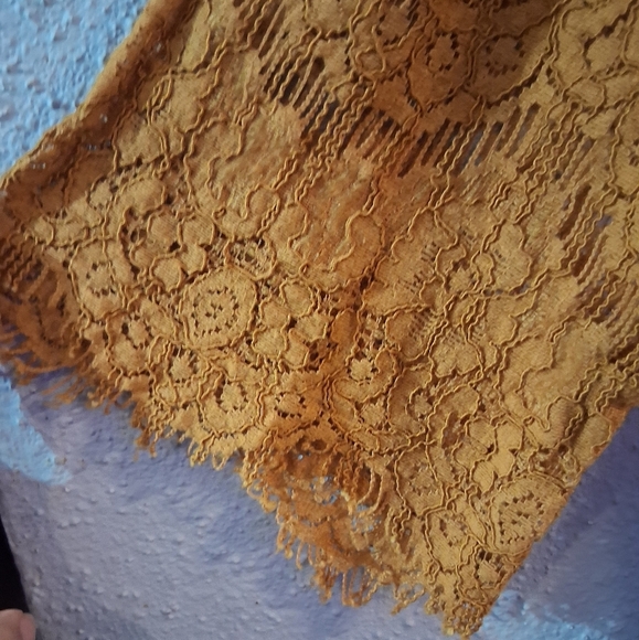 Lily White Mustard Yellow Lace Top Women’s Medium 3/4 Sleeve Scalloped Hem Boho - Picture 6 of 6